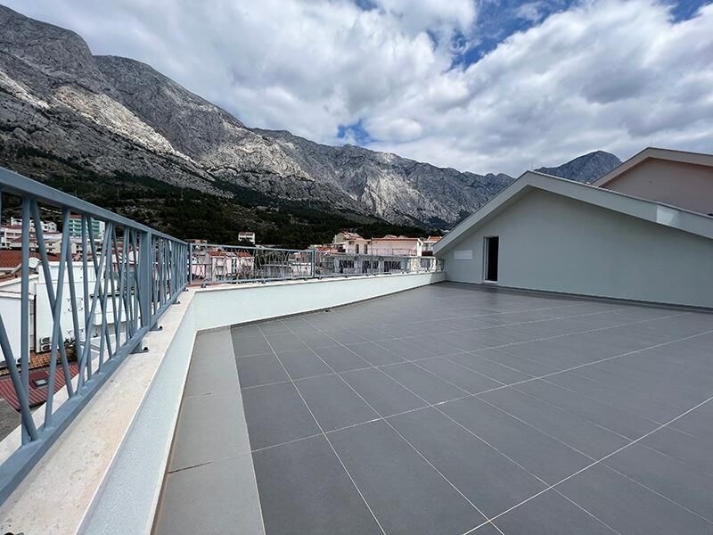 na-prodej-dvoupodlazni-apartman-pobliz-more-baska-voda-chorvatsko