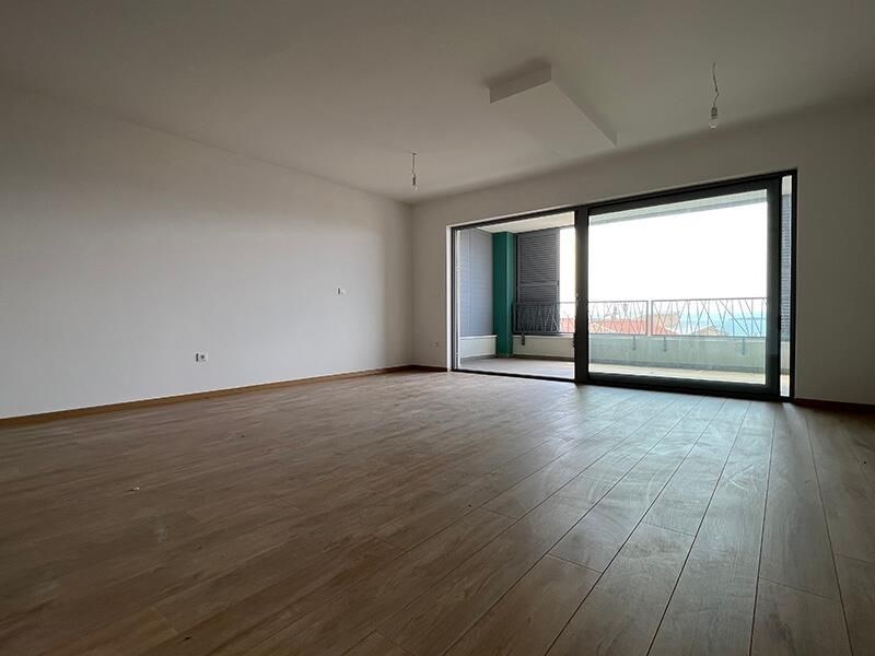 na-prodej-dvoupodlazni-apartman-pobliz-more-baska-voda-chorvatsko