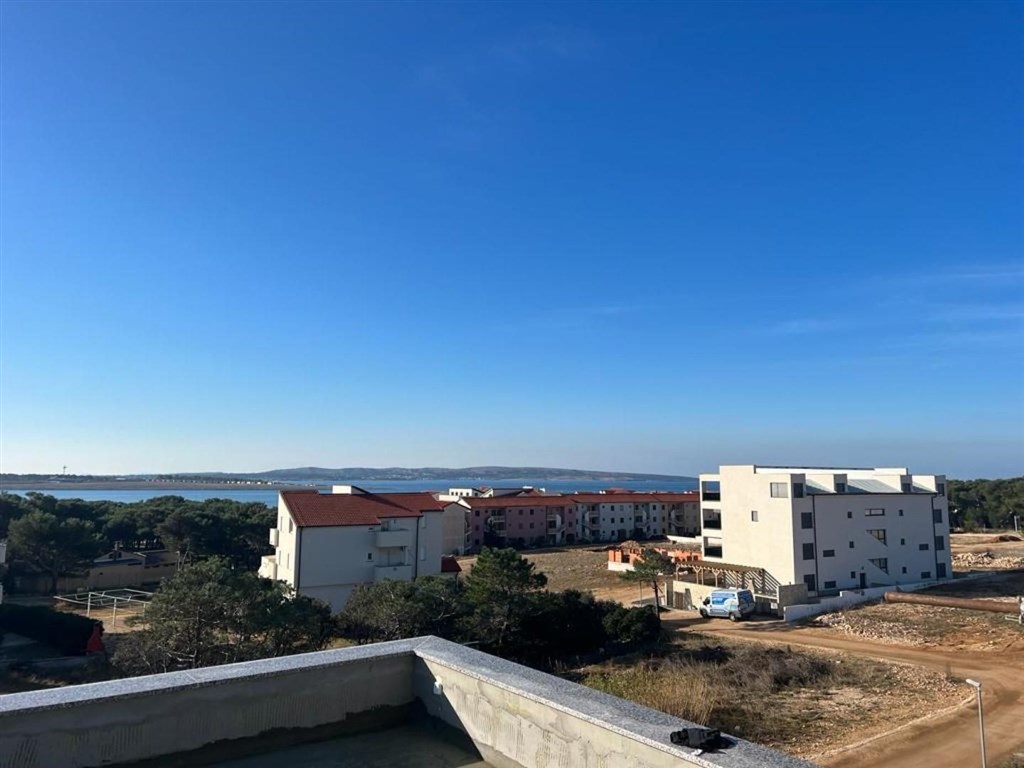 na-prodej-novy-apartman-s-1-loznici-a-balkonem-povljana-chorvatsko