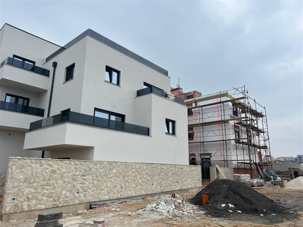 na-prodej-novy-apartman-s-1-loznici-a-balkonem-povljana-chorvatsko