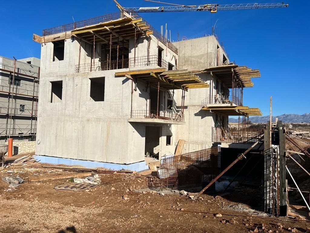 na-prodej-novy-apartman-s-1-loznici-a-balkonem-povljana-chorvatsko