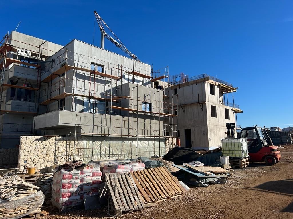 na-prodej-novy-apartman-s-1-loznici-a-balkonem-povljana-chorvatsko