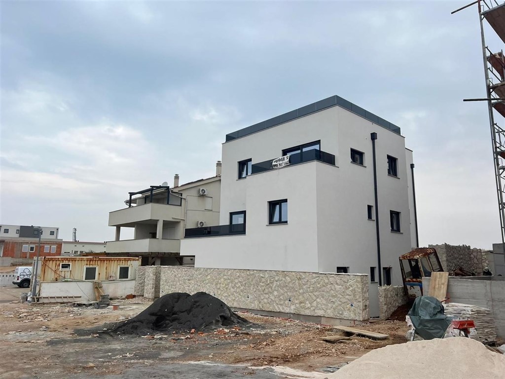 na-prodej-novy-apartman-s-1-loznici-a-balkonem-povljana-chorvatsko