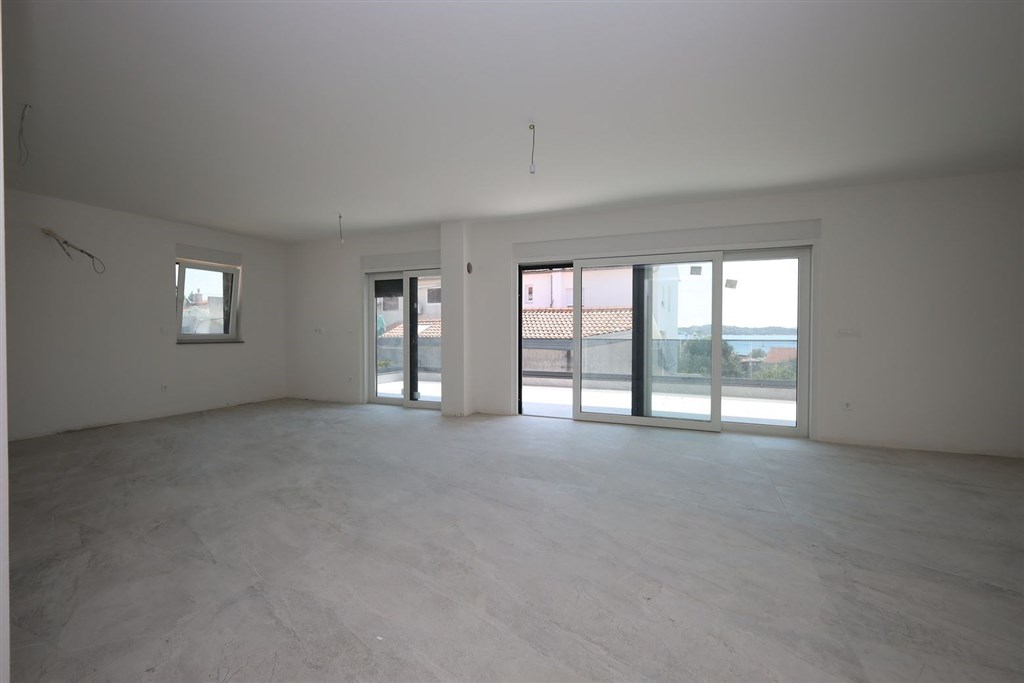 na-prodej-novy-apartman-se-3-loznicemi-a-terasou-vodice-chorvatsko