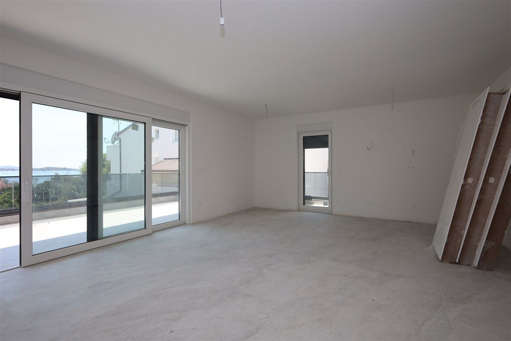 na-prodej-novy-apartman-se-3-loznicemi-a-terasou-vodice-chorvatsko