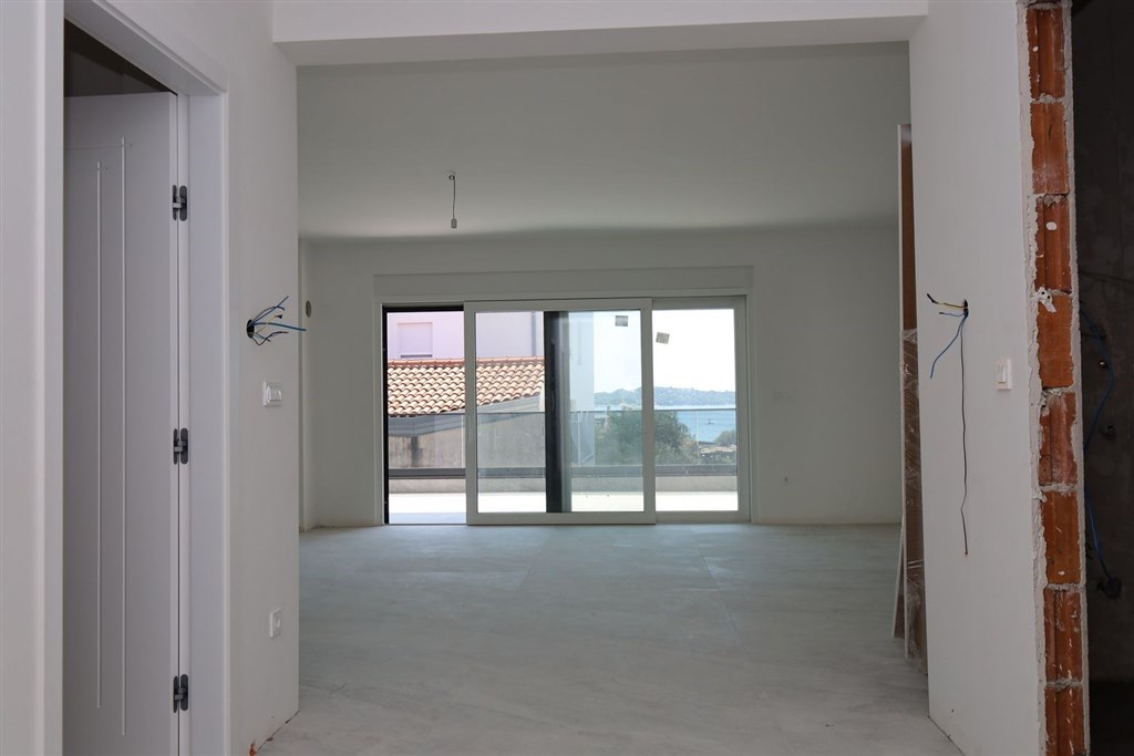 na-prodej-novy-apartman-se-3-loznicemi-a-terasou-vodice-chorvatsko