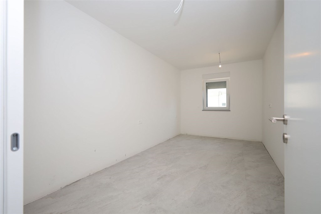 na-prodej-novy-apartman-se-3-loznicemi-a-terasou-vodice-chorvatsko