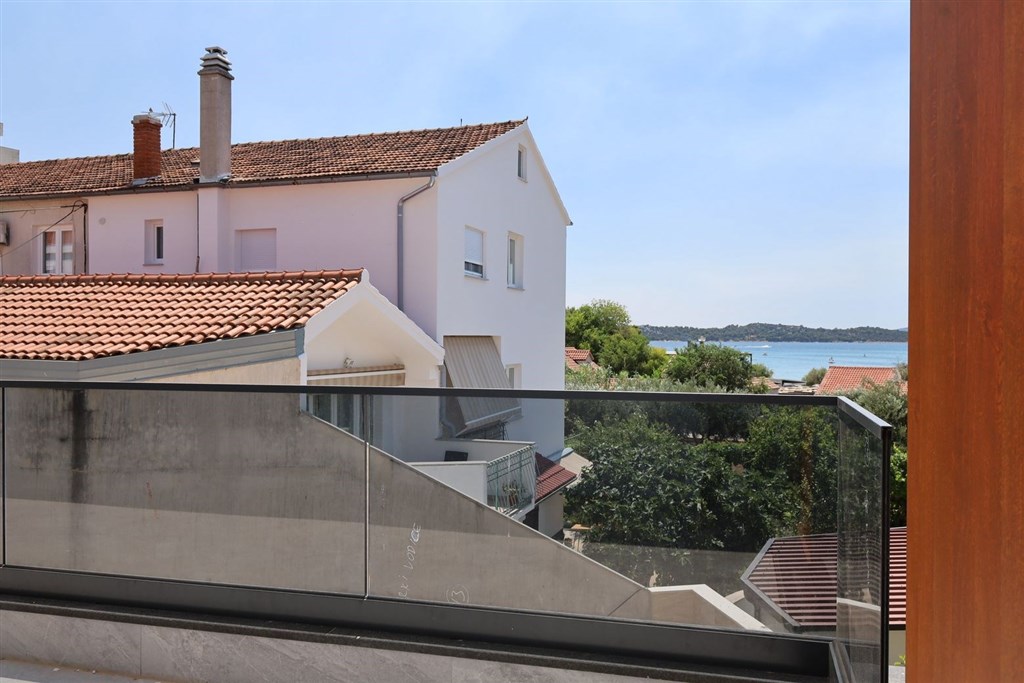 na-prodej-novy-apartman-se-3-loznicemi-a-terasou-vodice-chorvatsko