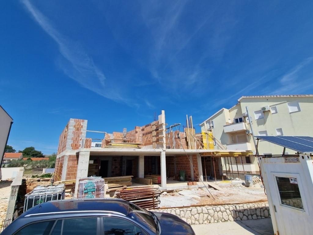 na-prodej-nove-apartmany-v-1-rade-od-more-vir-chorvatsko