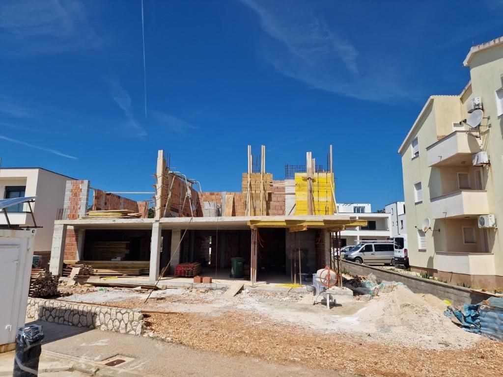 na-prodej-nove-apartmany-v-1-rade-od-more-vir-chorvatsko