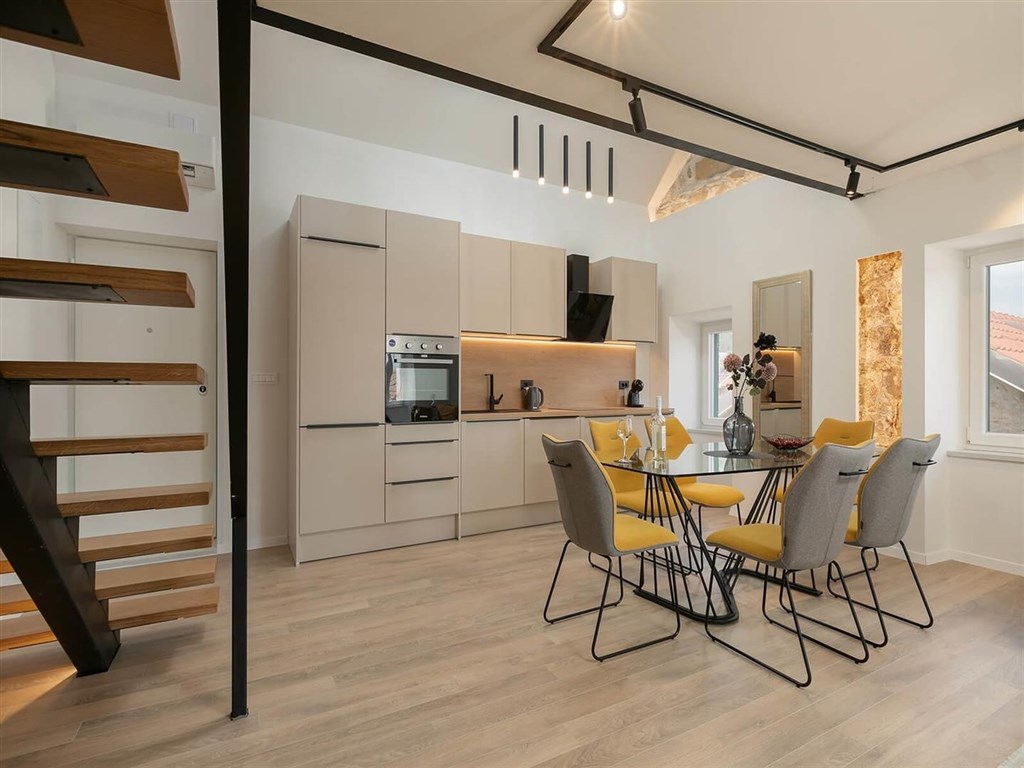 na-prodej-2-luxusni-apartmany-v-centru-mesta-makarska-chorvatsko