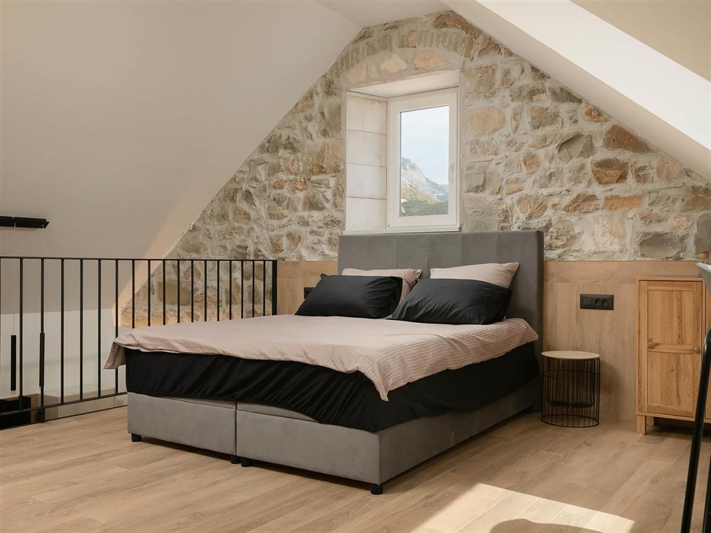 na-prodej-2-luxusni-apartmany-v-centru-mesta-makarska-chorvatsko