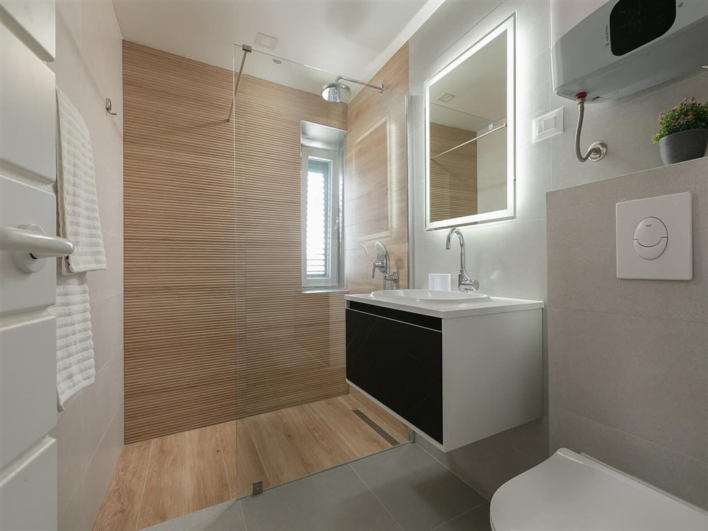 na-prodej-2-luxusni-apartmany-v-centru-mesta-makarska-chorvatsko