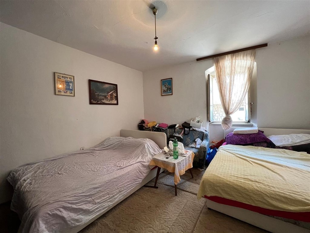 na-prodej-stary-kamenny-dum-150-m-od-more-makarska-chorvatsko