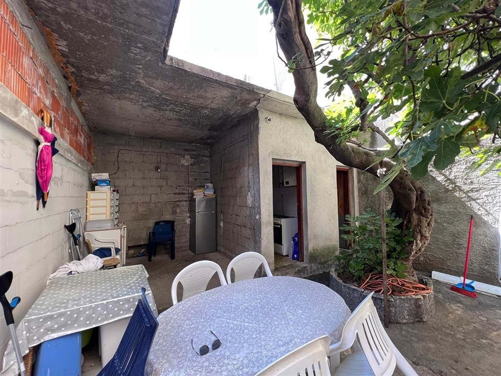 na-prodej-stary-kamenny-dum-150-m-od-more-makarska-chorvatsko