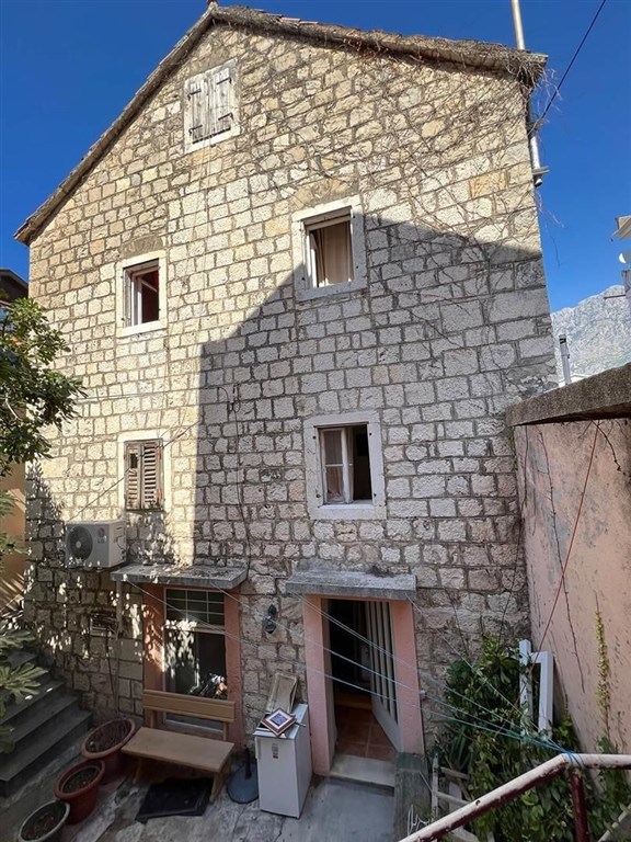 na-prodej-stary-kamenny-dum-150-m-od-more-makarska-chorvatsko