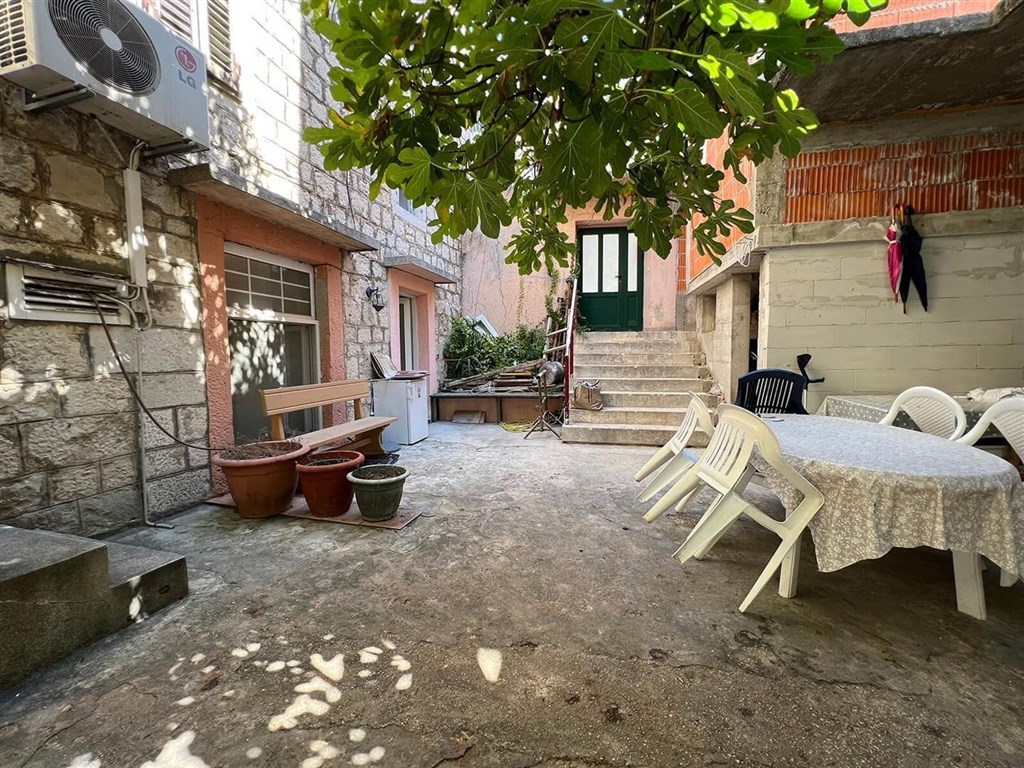 na-prodej-stary-kamenny-dum-150-m-od-more-makarska-chorvatsko