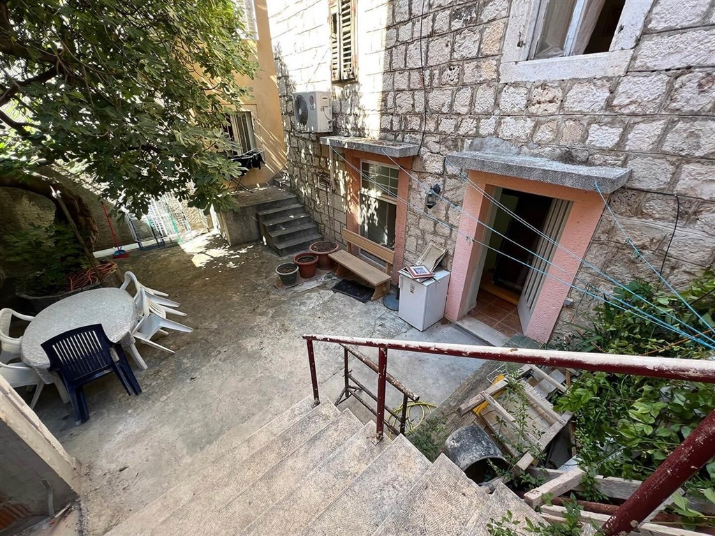 na-prodej-stary-kamenny-dum-150-m-od-more-makarska-chorvatsko