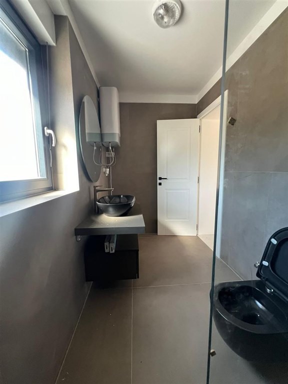 na-prodej-novy-apartman-v-1-rade-od-more-vinjerac-chorvatsko