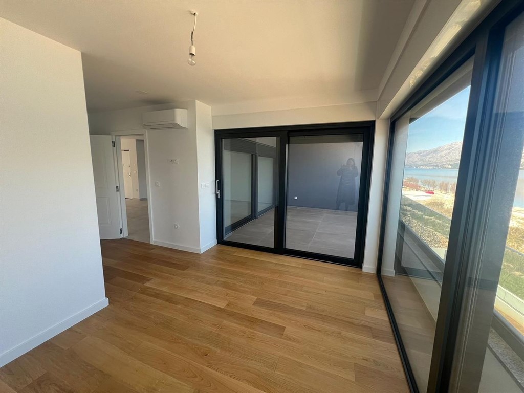 na-prodej-novy-apartman-v-1-rade-od-more-vinjerac-chorvatsko