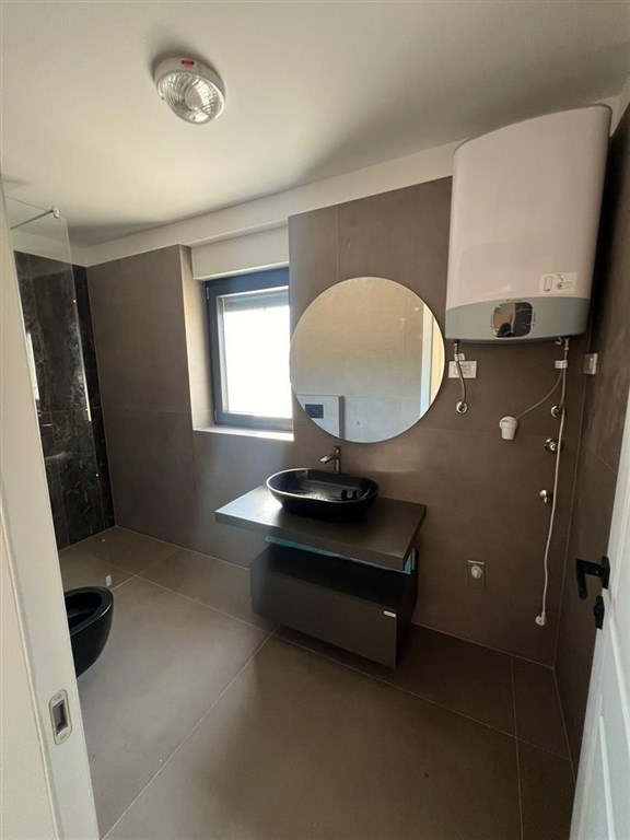 na-prodej-novy-apartman-v-1-rade-od-more-vinjerac-chorvatsko