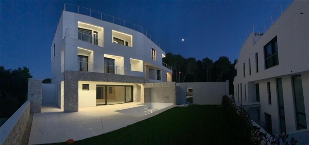 novy-luxusni-mezonet-jen-100-m-od-more-kozino-chorvatsko