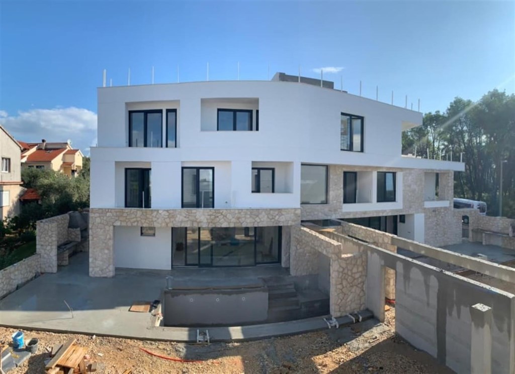 novy-luxusni-mezonet-jen-100-m-od-more-kozino-chorvatsko