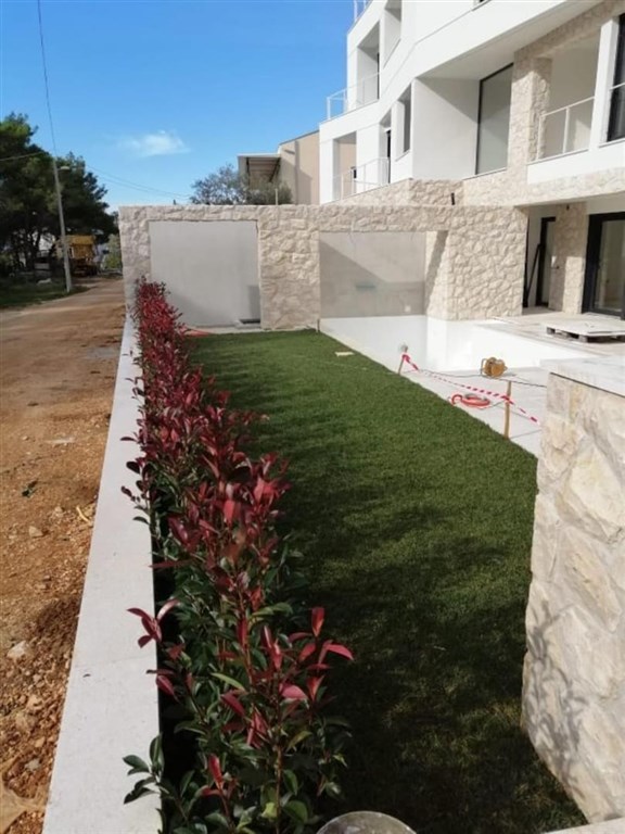 novy-luxusni-mezonet-jen-100-m-od-more-kozino-chorvatsko