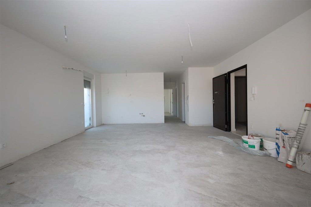 na-prodej-novy-apartman-se-stresni-terasou-vodice-chorvatsko