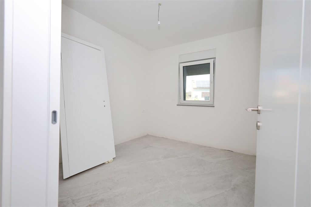 na-prodej-novy-apartman-se-3-loznicemi-a-terasou-vodice-chorvatsko