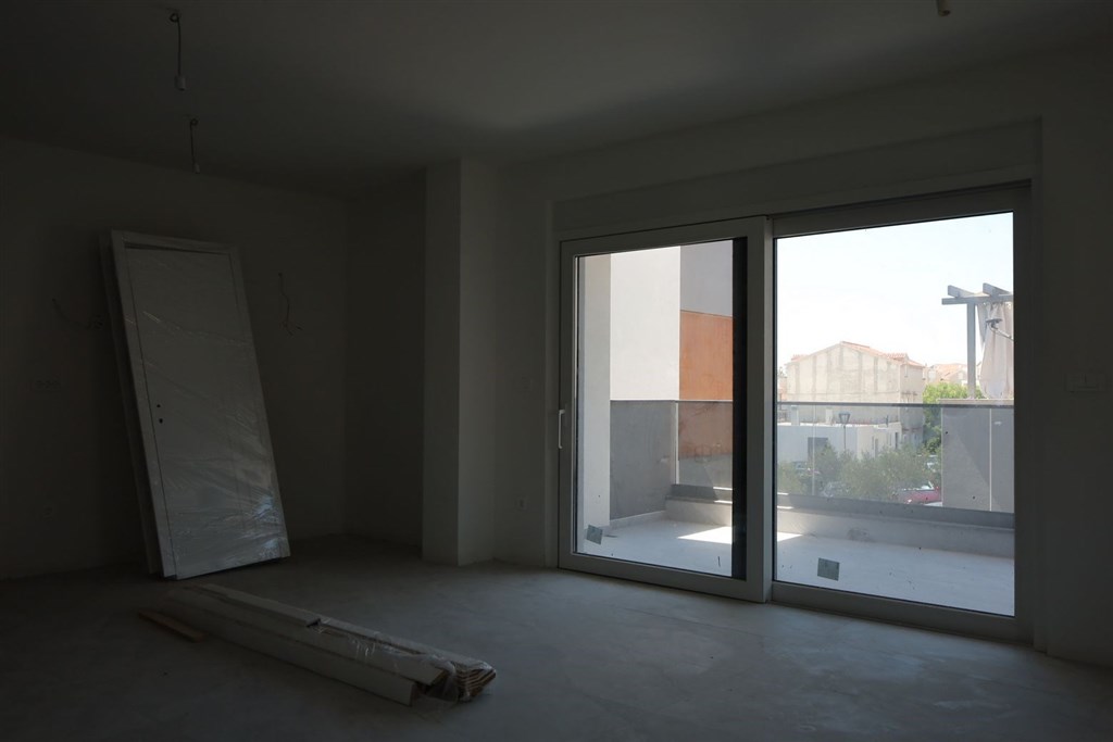 na-prodej-novy-apartman-se-3-loznicemi-a-terasou-vodice-chorvatsko
