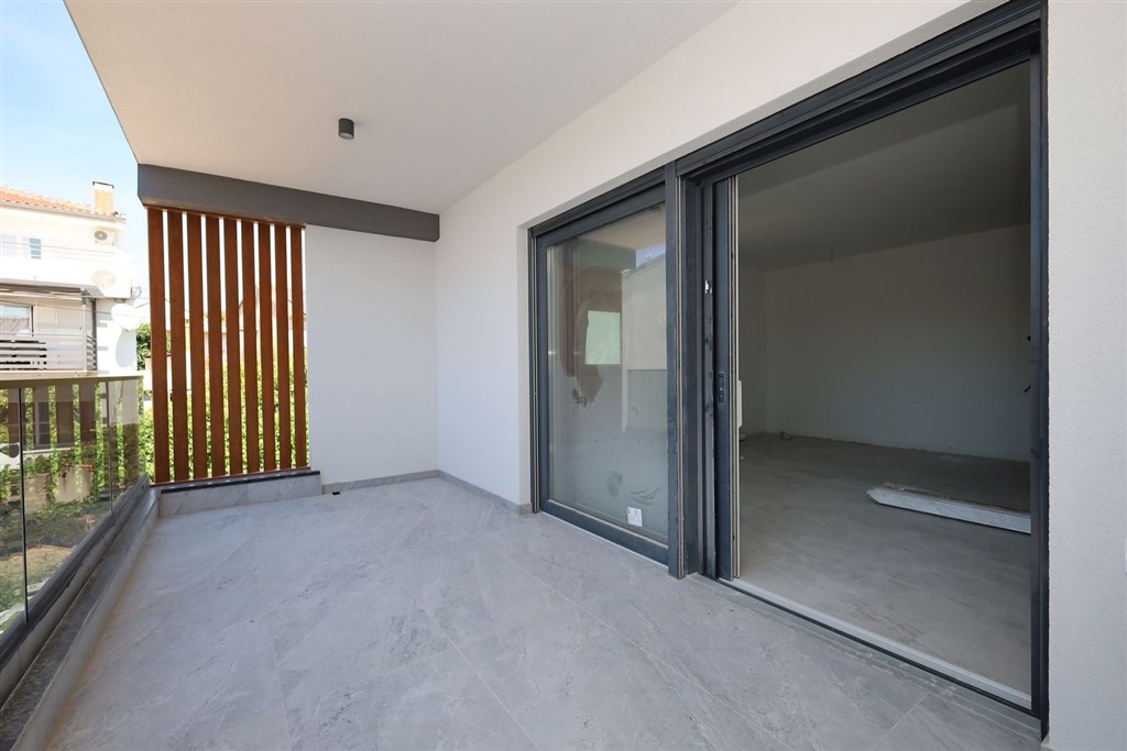 na-prodej-novy-apartman-se-3-loznicemi-a-terasou-vodice-chorvatsko