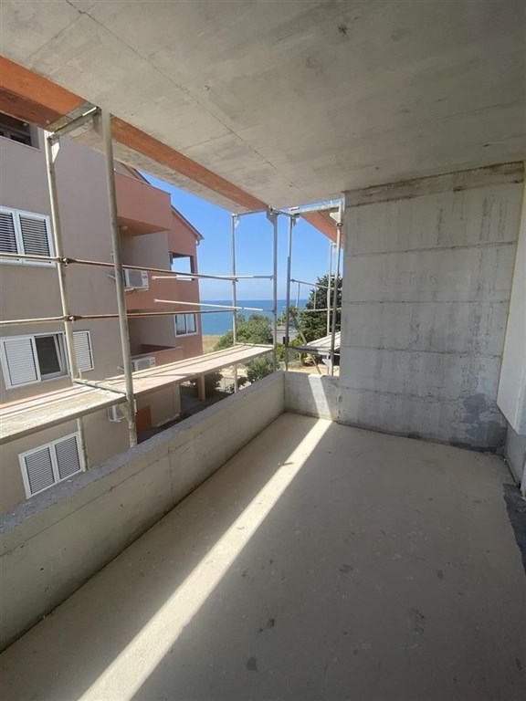 na-prodej-novy-apartman-pouze-50-m-od-more-povljana-chorvatsko