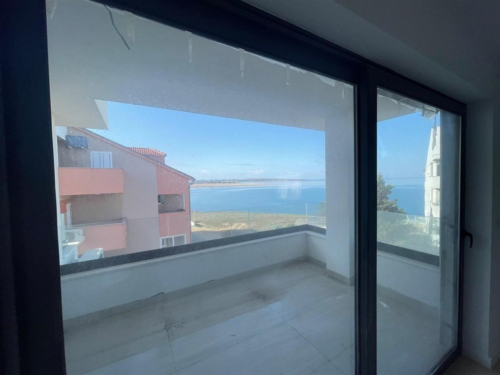 na-prodej-novy-apartman-pouze-50-m-od-more-povljana-chorvatsko