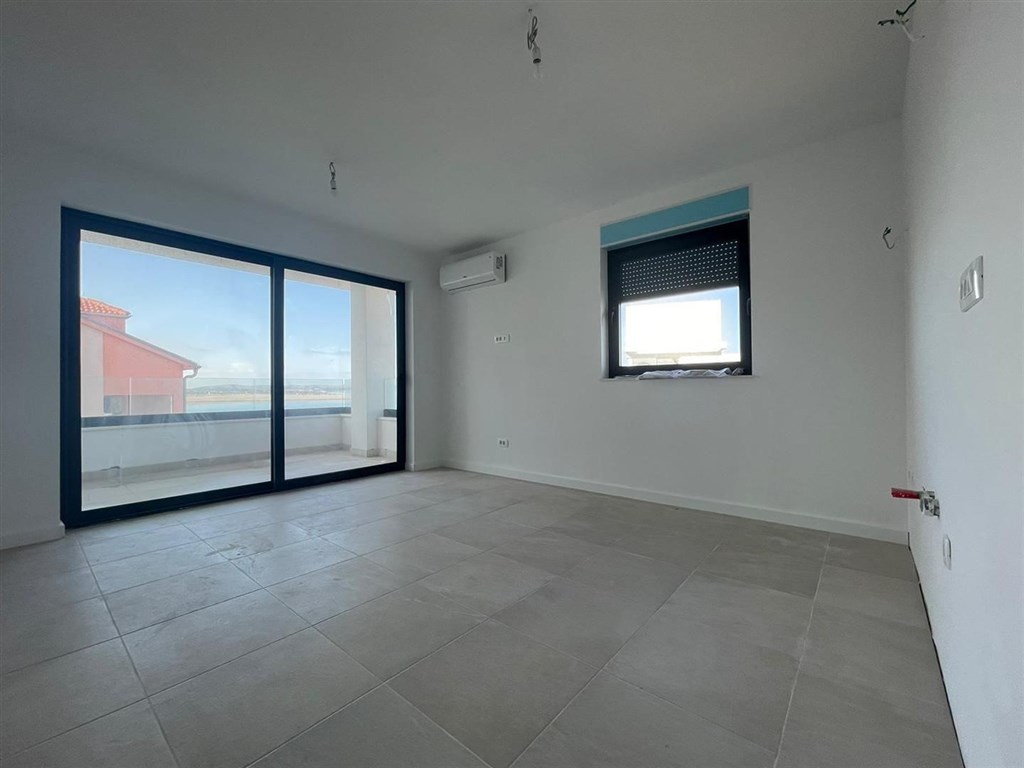na-prodej-novy-apartman-pouze-50-m-od-more-povljana-chorvatsko