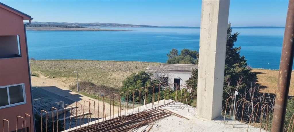 na-prodej-novy-apartman-pouze-50-m-od-more-povljana-chorvatsko