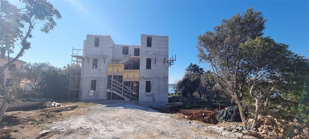 na-prodej-novy-apartman-pouze-50-m-od-more-povljana-chorvatsko