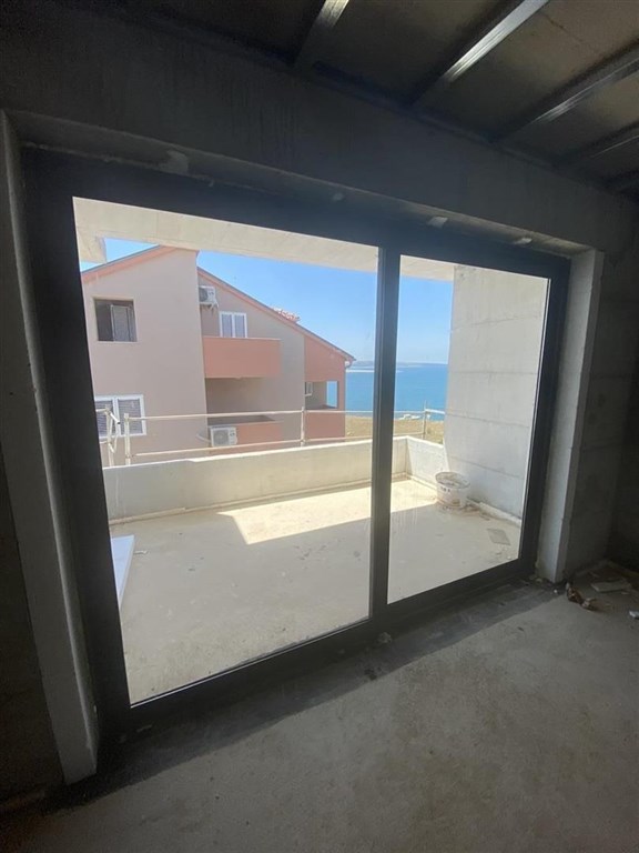 na-prodej-novy-apartman-pouze-50-m-od-more-povljana-chorvatsko