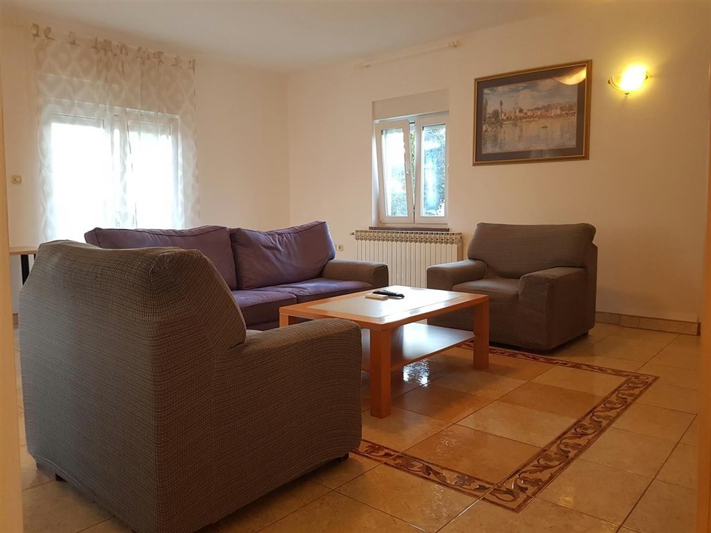 na-prodej-vila-se-7-apartmany-blizko-more-zadar-chorvatsko