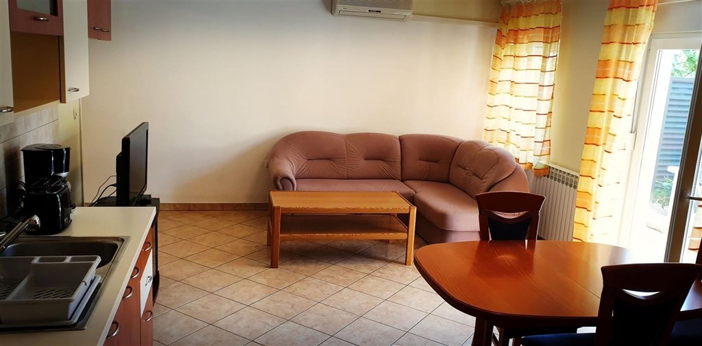 na-prodej-vila-se-7-apartmany-blizko-more-zadar-chorvatsko
