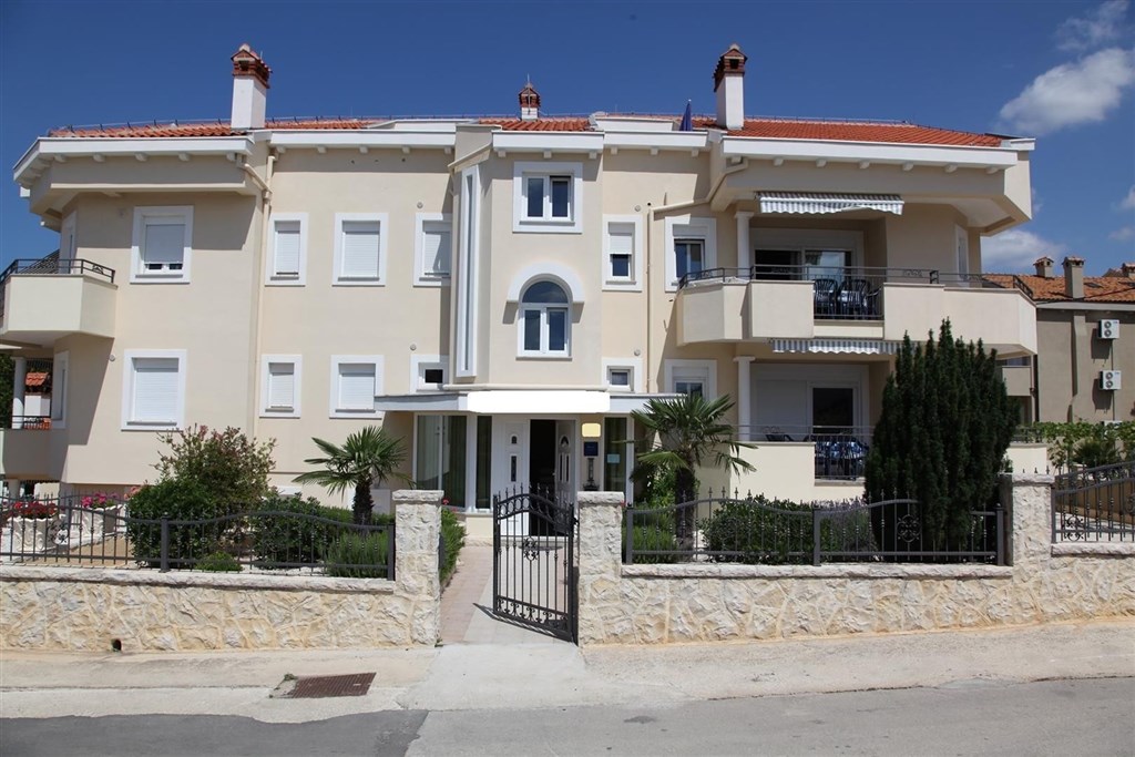 na-prodej-vila-se-7-apartmany-blizko-more-zadar-chorvatsko