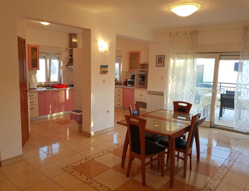 na-prodej-vila-se-7-apartmany-blizko-more-zadar-chorvatsko