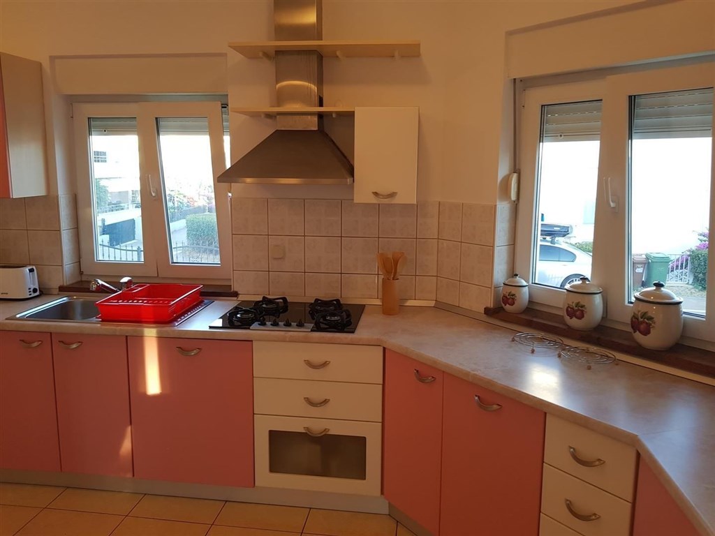 na-prodej-vila-se-7-apartmany-blizko-more-zadar-chorvatsko