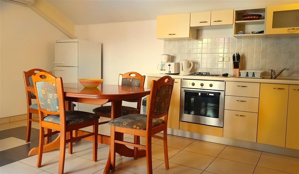 na-prodej-vila-se-7-apartmany-blizko-more-zadar-chorvatsko