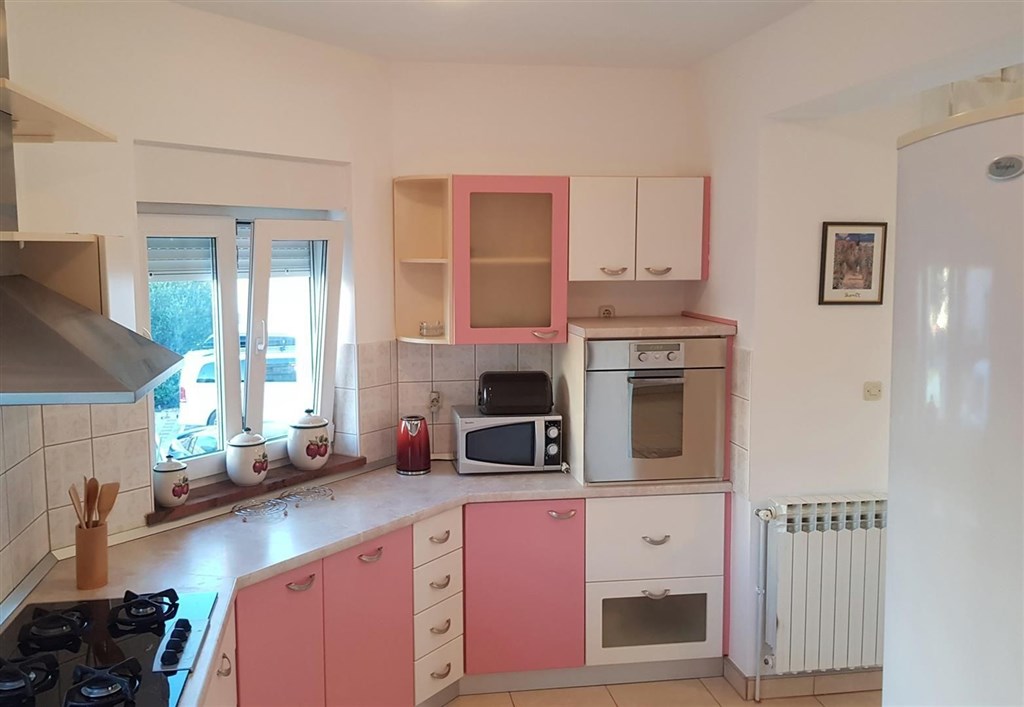 na-prodej-vila-se-7-apartmany-blizko-more-zadar-chorvatsko