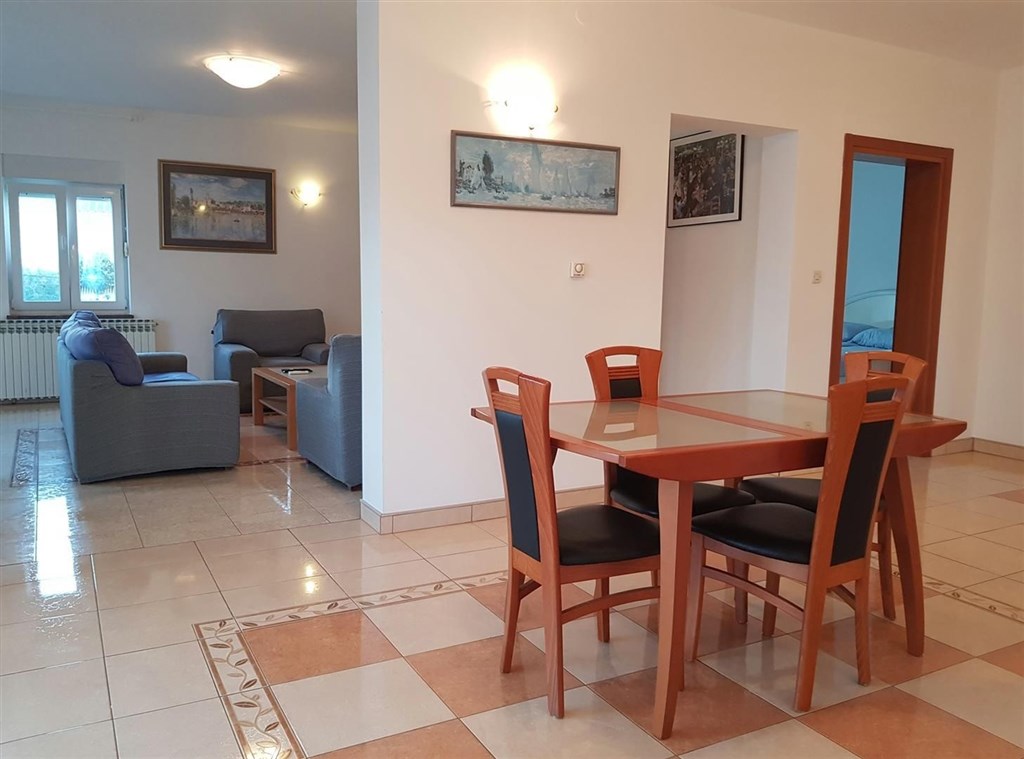 na-prodej-vila-se-7-apartmany-blizko-more-zadar-chorvatsko