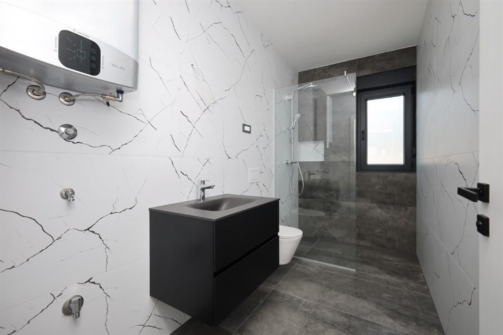 na-prodej-novy-apartman-se-zahradkou-murter-chorvatsko