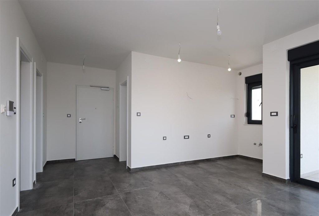 na-prodej-novy-apartman-se-zahradkou-murter-chorvatsko
