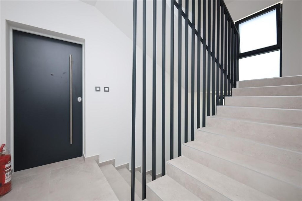 na-prodej-novy-apartman-se-zahradkou-murter-chorvatsko