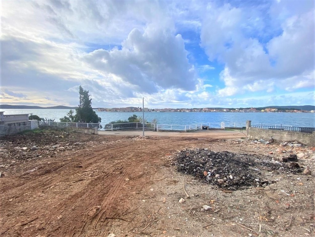 na-prodej-apartman-s-2-loznicemi-a-zahradou-brodarica-chorvatsko